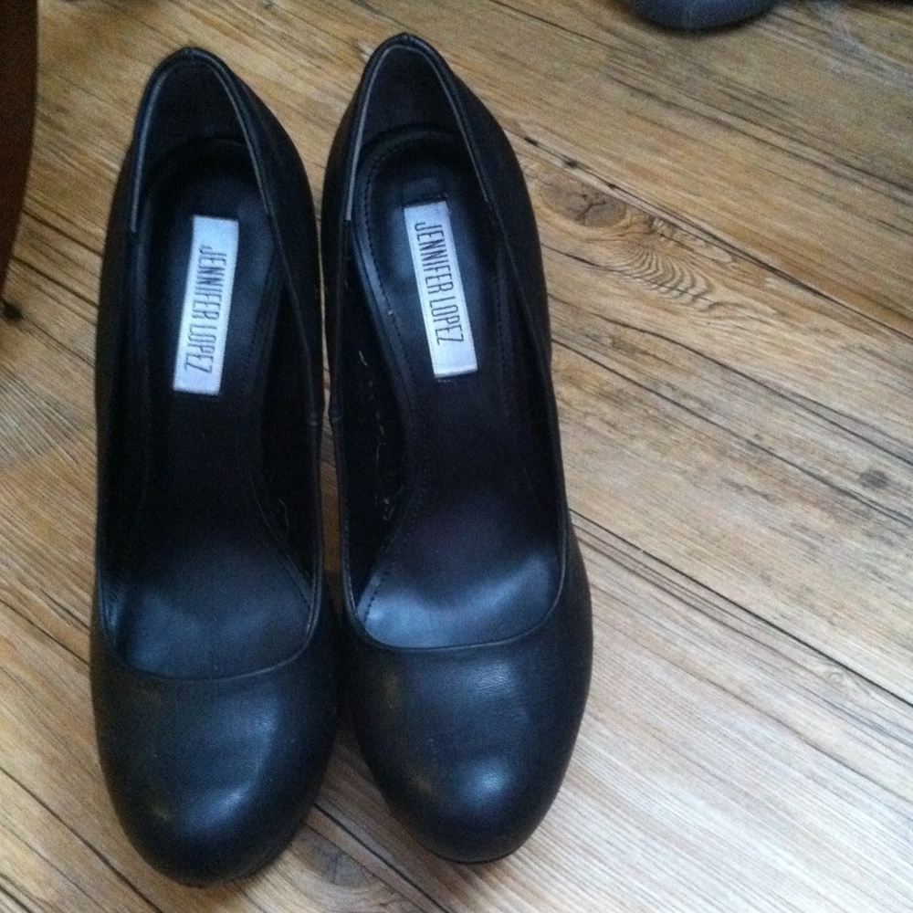 Jennifer Lopez Black Pumps!